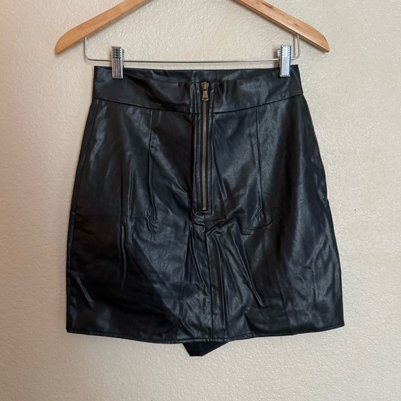 Choies Mini Skirt - Picture 3 of 5